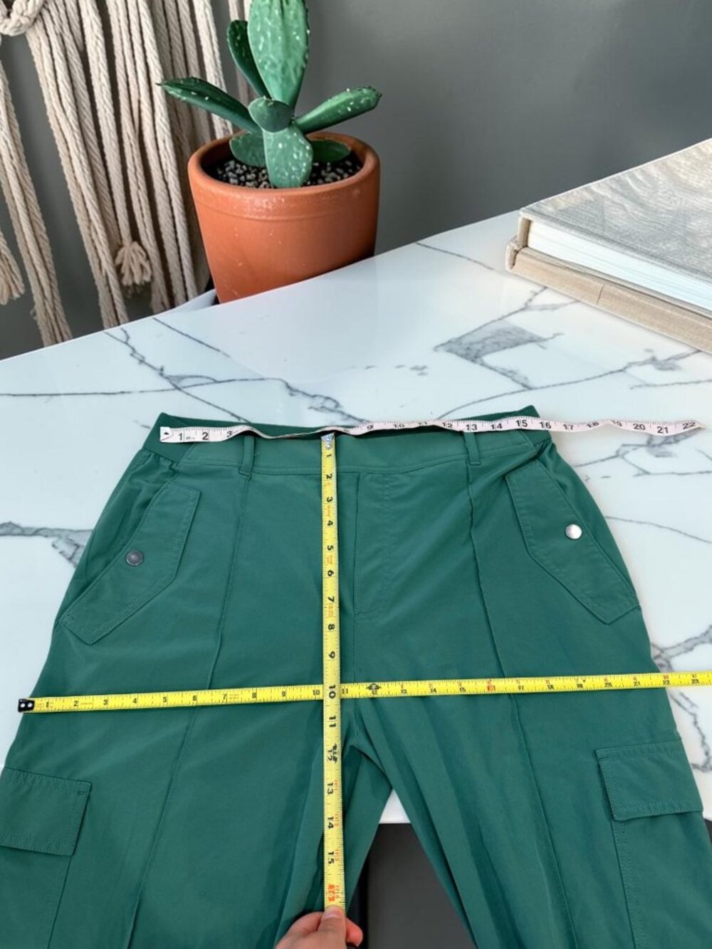 ATHLETA Vienna Cargo Pants Vineyard Green Size 14 - Picture 6 of 12